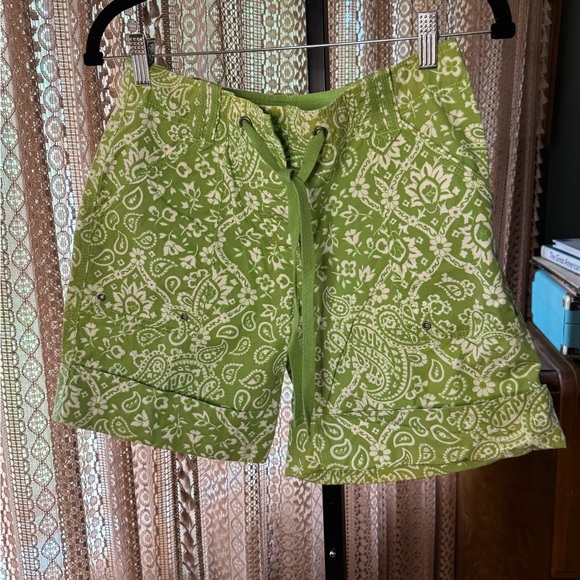 Liz Claiborne Pants - VTG Liz Claiborne Green Paisley Women's Cargo Shorts